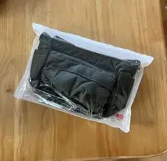 非売品　新品　ユニクロ 撥水機能付きマルチポケットミニバッグ カーキ ノベルティ