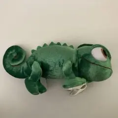 ラプンツェル　パスカル　肩のせぬいぐるみ