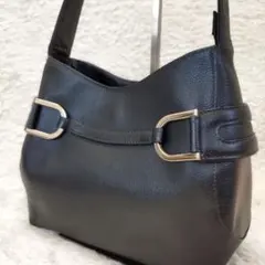U by ungaro レザー ワンショルダーバッグ ブラック 3層 肩掛けのサムネイル