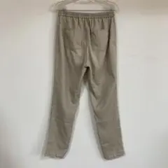 GU ベージュ カジュアルパンツ