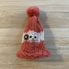 ネネちゃん　オレンジと白のポンポン付きニット帽