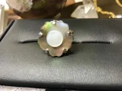 入学や卒園に。マザーオブパールのブローチ