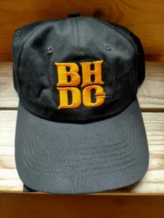 BHDC刺繍入り黒キャップ