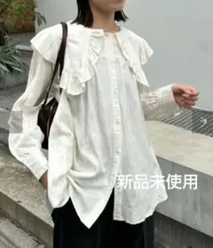 フリル付きホワイト長袖シャツ