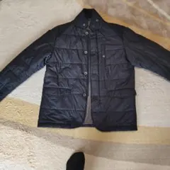 黒いキルティングジャケット