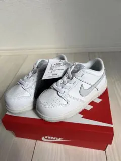 新品・未使用　ナイキ ダンクローブラジル　スニーカー　キッズ　ベビー　15cm 新品・未使用 ナイキ ダンクローブラジル スニーカー キッズ