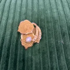 ブローチ　金リーフ　小粒パール　おしゃれ感　贈り物　プレゼント　簡易ラッピング