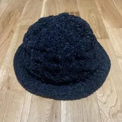リバーシブル黒いファー素材のバケットハット