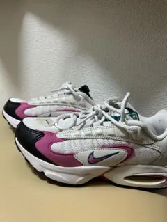 Nike TRIAX スニーカー