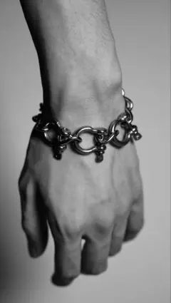 Anom. “Triple Shackle Link Bracelet”のサムネイル