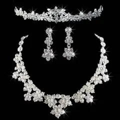 大特価　前撮り ブライダル3点 イヤリングネックレス ティアラウェディング結婚式