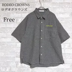 【美品】ロデオクラウンズ 刺繍ロゴ ギンガムチェック 半袖シャツ 黒白 Freeのサムネイル