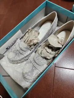 新春セール！めちゃくちゃ人気！Diana Artemis ローファー グレー系