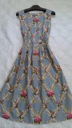 ローラアシュレイ　くすみブルーローズガーデンロングワンピース　11号