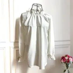 axes femme フリルネック ブラウス M ホワイト Mサイズ 袖口ゴムのサムネイル