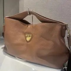 アタオ ショルダーバッグ エルヴィ 2way ロゴ金具 レザー