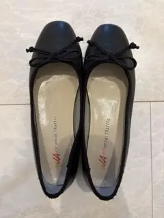ブラックリボン付きバレエシューズ　フラットシューズ