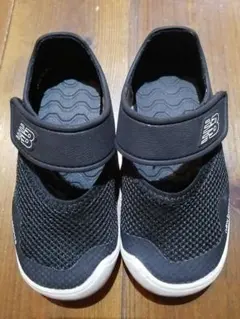 New Balance キッズシューズ 16cm ブラック　サンダル