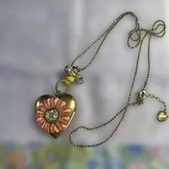 Betsey Johnson ハート型ロケットペンダント