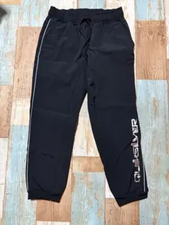 クイックシルバー☆防風耐水撥水ストレッチパンツ（Sサイズ）大きめ新品未使用のサムネイル