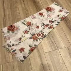 薄いピンク　花柄のストール　インタープラネット