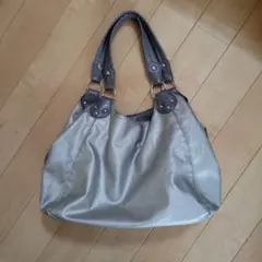 シルバー 合成皮革 ショルダーバッグ