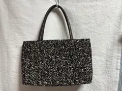 バラ模様のハンドバッグ