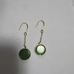 緑色の円形フックピアス