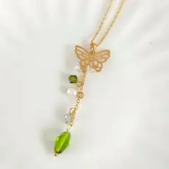 蝶とスワロフスキーと淡水パールのネックレス