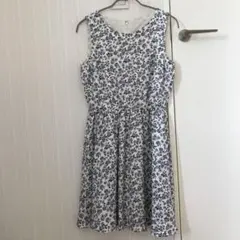 レストローズ 小花柄ワンピース