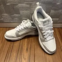 PUMA スニーカー ホワイト シルバーのサムネイル