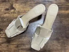 Arrumベージュ ストラップ ミュール