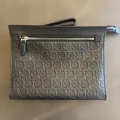 【美品】フェラガモ ガンチーニ クラッチバッグ ブラック