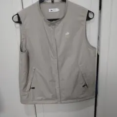 ベージュ ノースリーブ ベスト