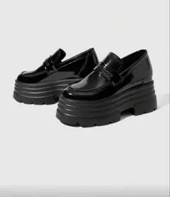 厚底ブラックローファー