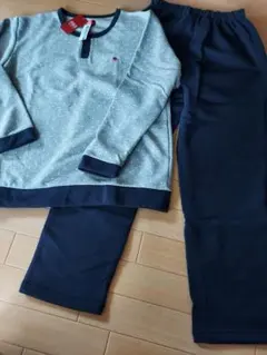 レディース　パジャマ　１組