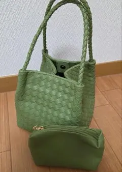 Mal. 合皮イントレチャートバッグ　ポーチ付
