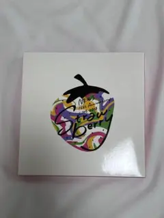 NEWS Strawberry ストロベリー - メルカリ