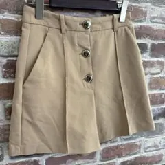 ZARA ベージュ ボタン付き ショートパンツ