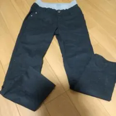 黒のデニム風ストレートパンツ 140cm