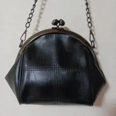 (美品)　ブラック 　フェイクレザー 　がま口　ショルダーバッグ