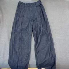 ダークブルー ワイドパンツ 前タック付き　gu