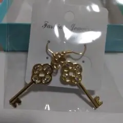 ゴールドクリスタル鍵デザインイヤリング
