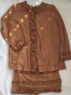 【美品】フリルトップス＆スカート レンガ色 セットアップ マリココウガ