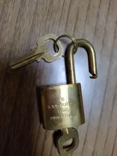 中古LOUIS VUITTON パドロック カデナ 鍵2本付き - メルカリ