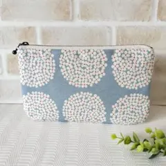 フラットポーチ　通帳・お薬手帳ケース　20cmファスナー北欧あじさい　水色