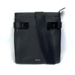FERRAGAMO ショルダーバッグ ガンチーニ レザー ブラック