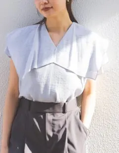 Noble　ファジーリネンスクエアケープブラウス