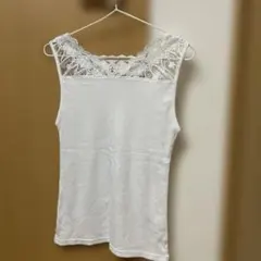 レース装飾付きホワイトキャミソール