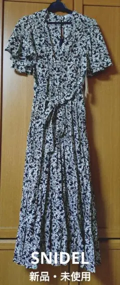 未使用品 SNIDEL フラワープリント ロングワンピース 半袖